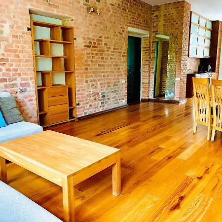 Poe Luxury Apartament *